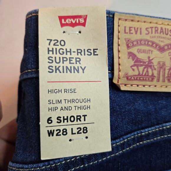 NWT Levi's 720 High Rise Super Skinny‎ Distressed Jeans Women's Size 6 Short - Picture 5 of 5